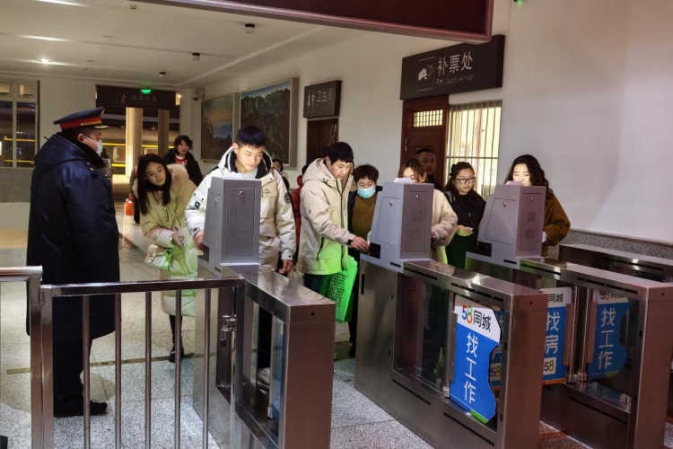 保定徐水：护航春运“暖心路”_fororder_图片 4