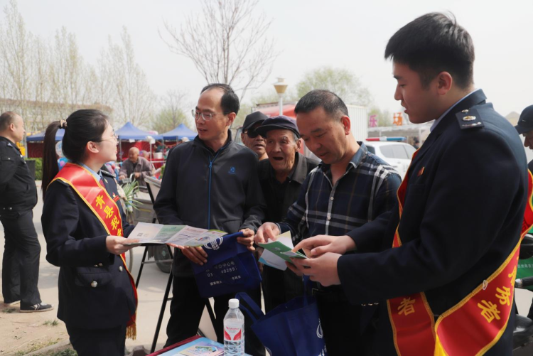 河北青县：税收大集开讲 政策红利下乡_fororder_图片 1