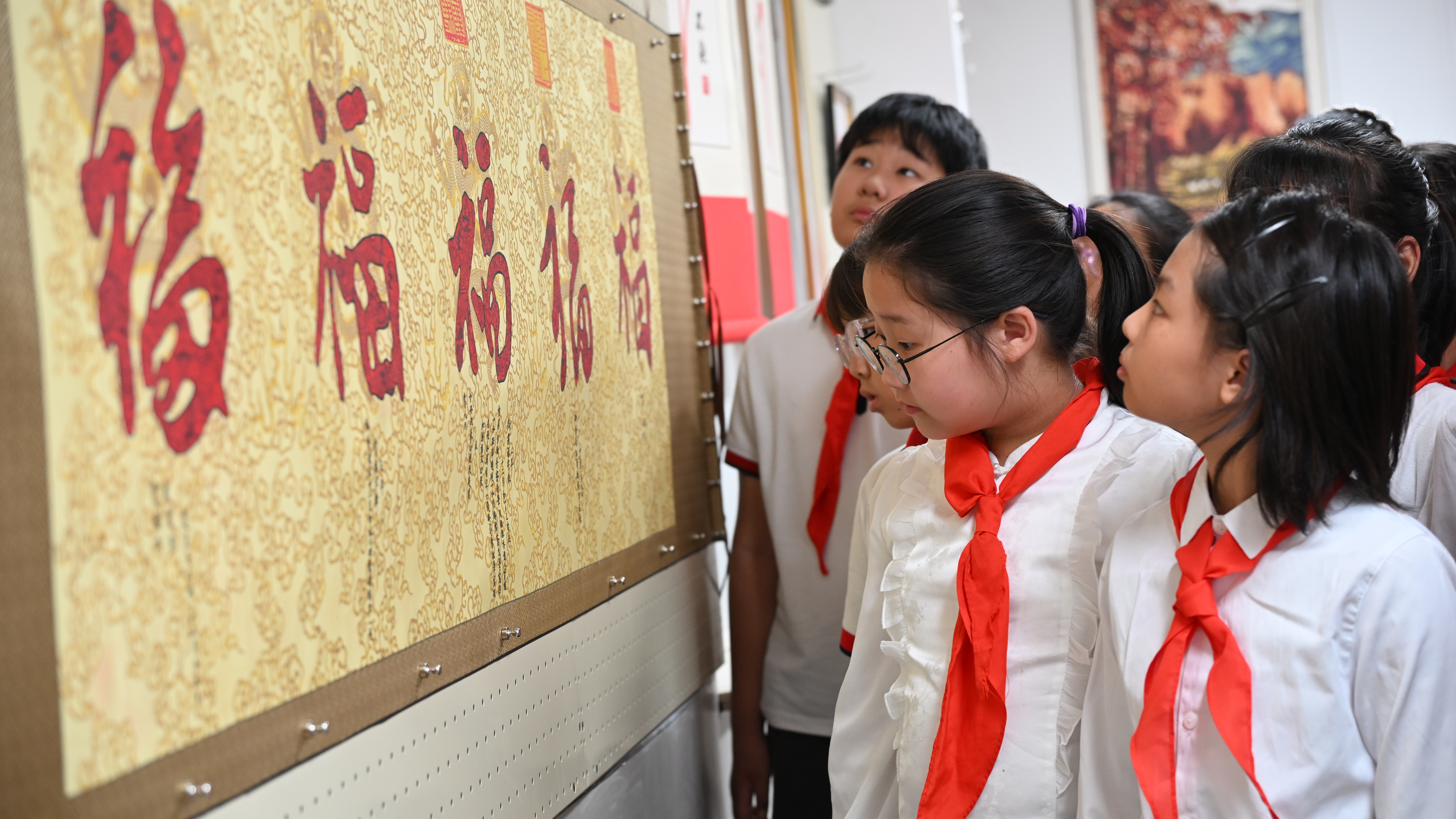 非遗浸润校园 匠心传承文脉——石家庄市北新街小学周淑英非遗剪纸工作室揭牌成立