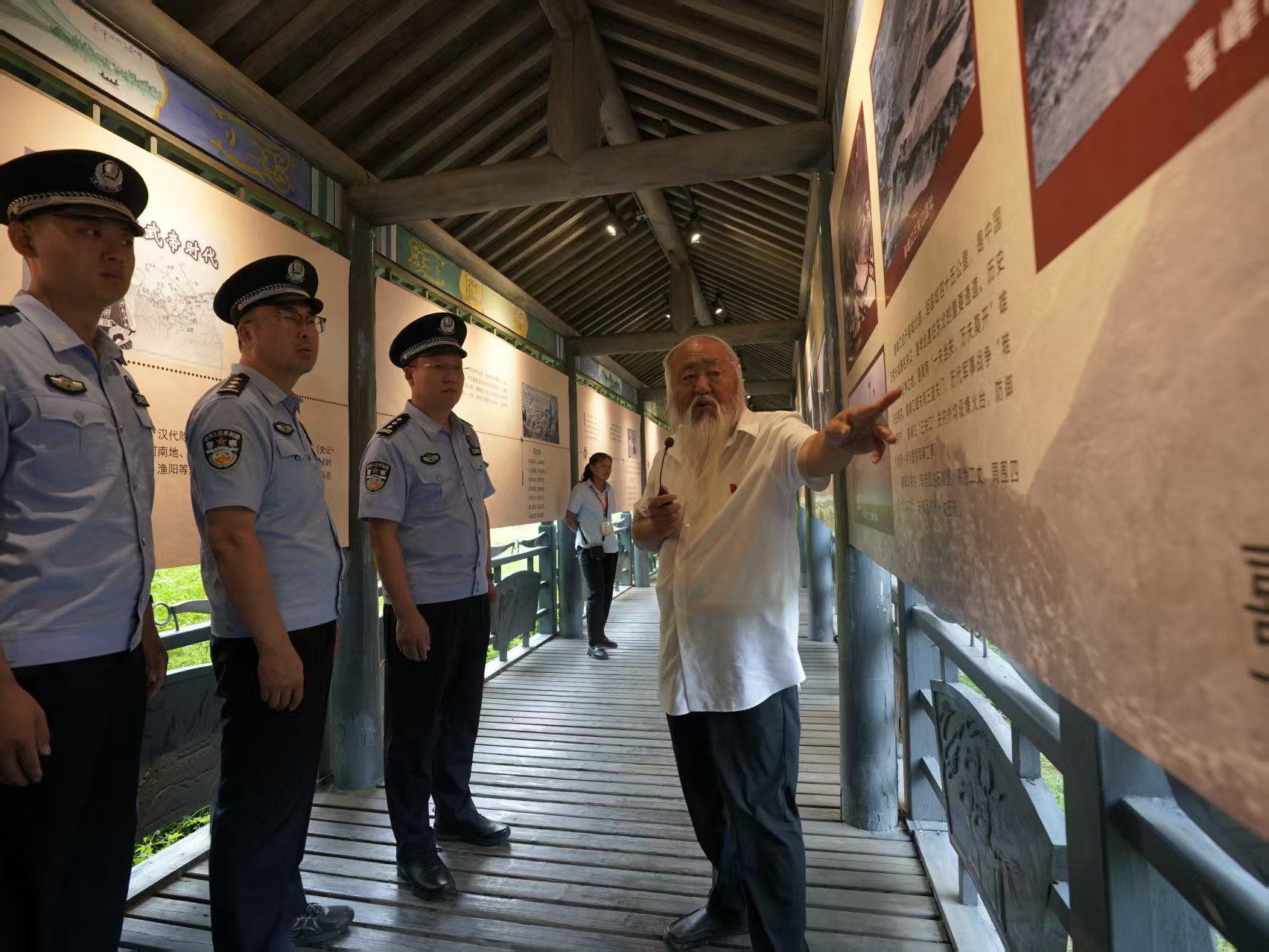 唐山边检站喜峰口寻迹 传承大刀精神铸牢忠诚警魂_fororder_5