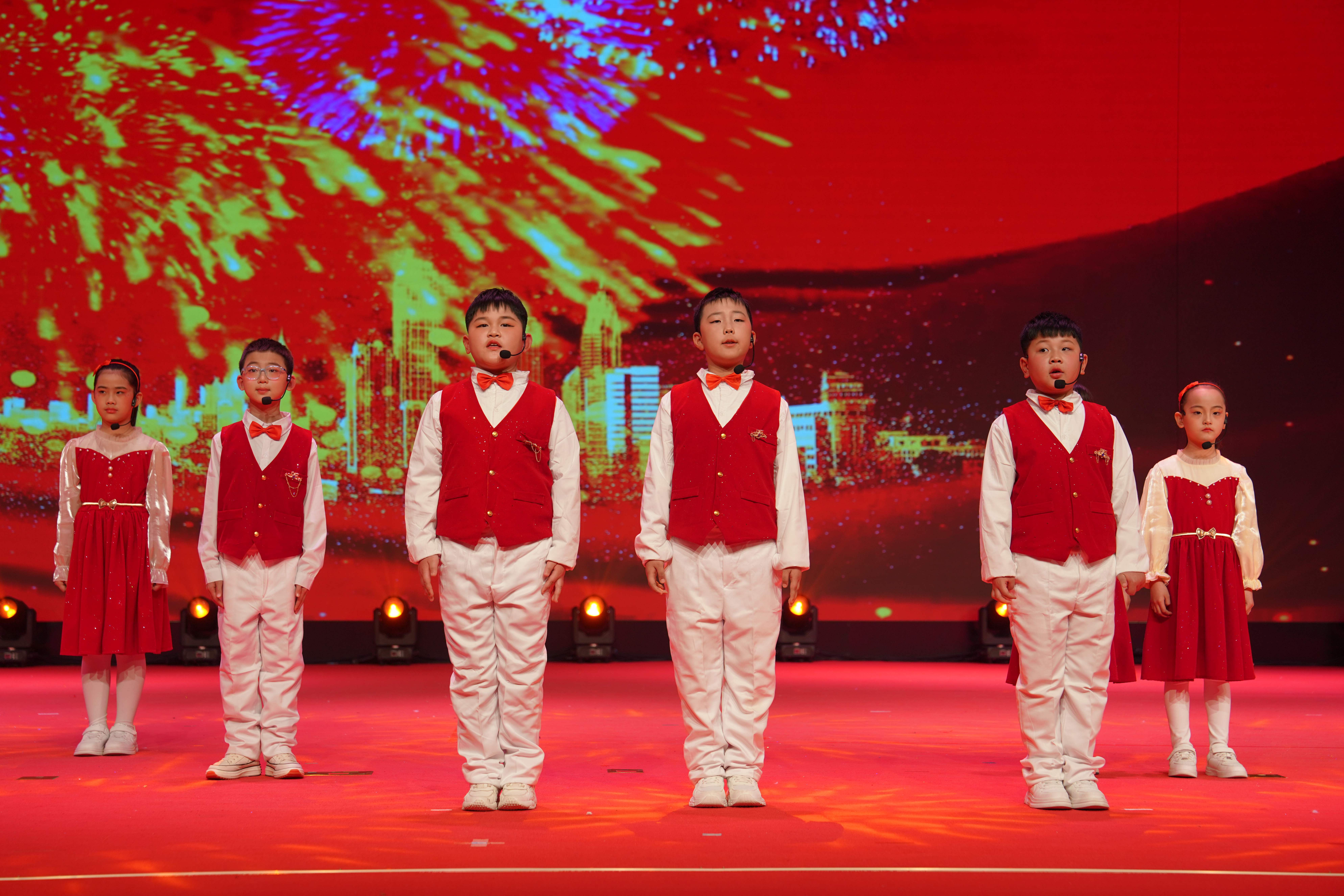 图片默认标题_fororder_朗诵《幸福中国年》。摄影 王磊