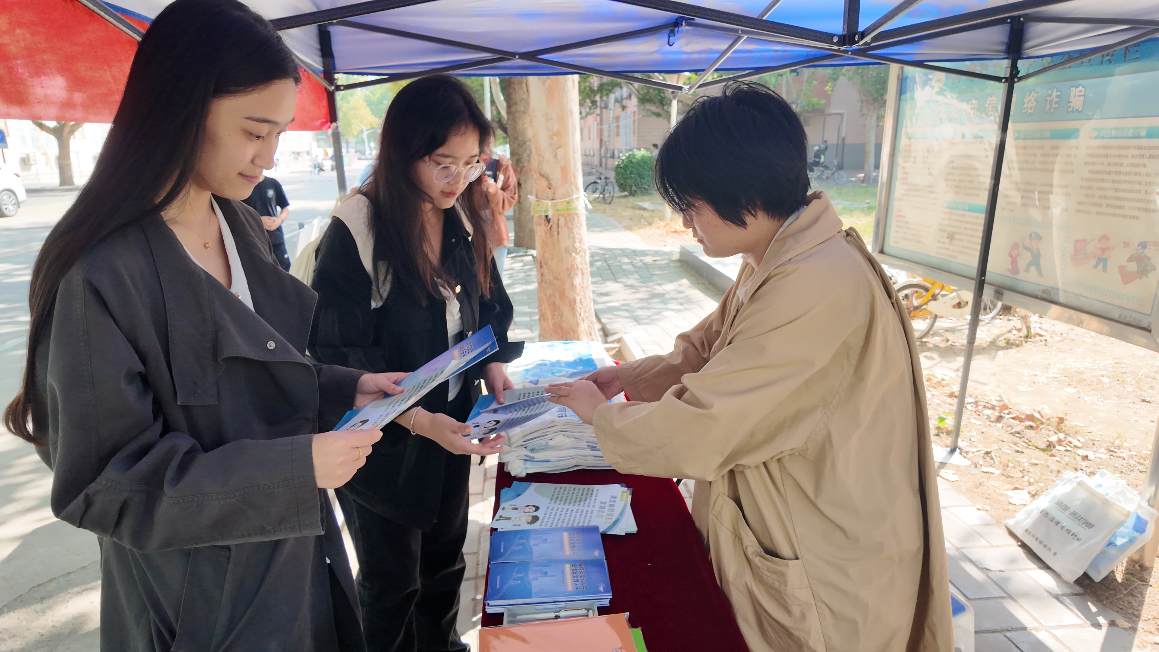 石家庄市委网信办开展“清朗·燕赵净网2025”网络生态治理专项行动主题宣传进校园活动_fororder_DJI_20250924100311_0025_D.JPG