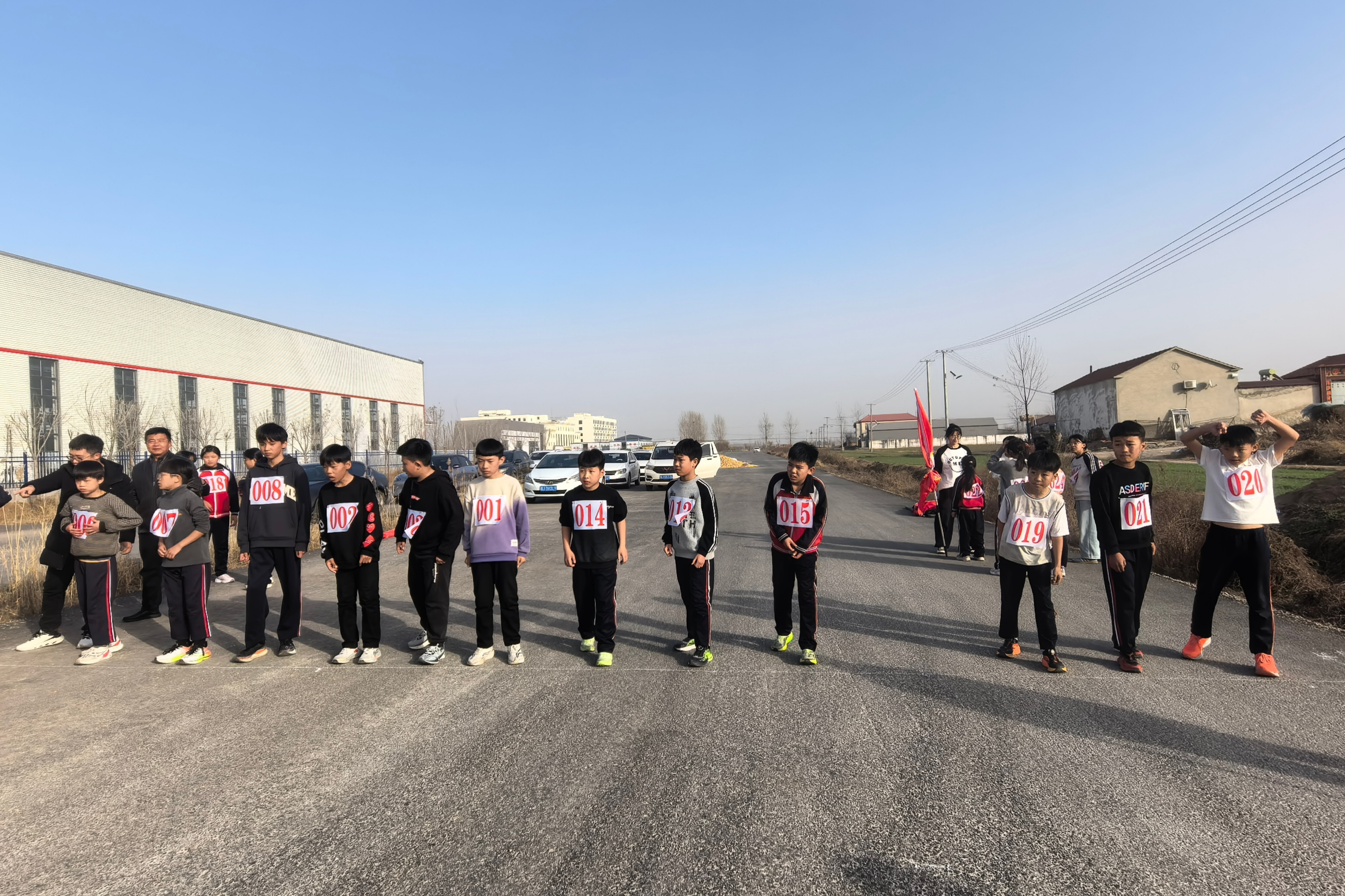 河北孟村：少年逐风展英姿 冬季越野赛火热开跑_fororder_image001