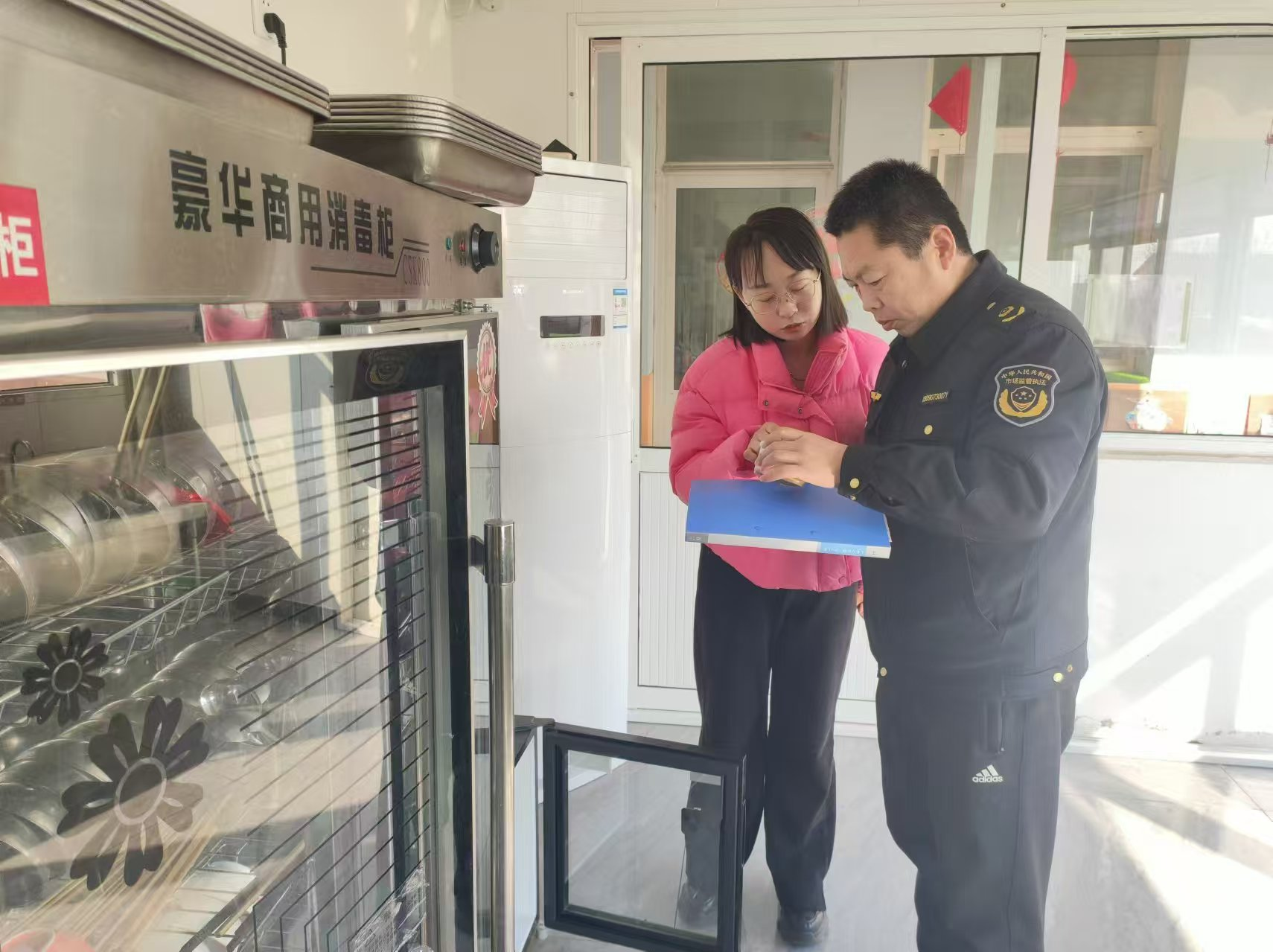 河北海兴：多举措守护春季校园餐 为学生家长吃上“定心丸”_fororder_图片4