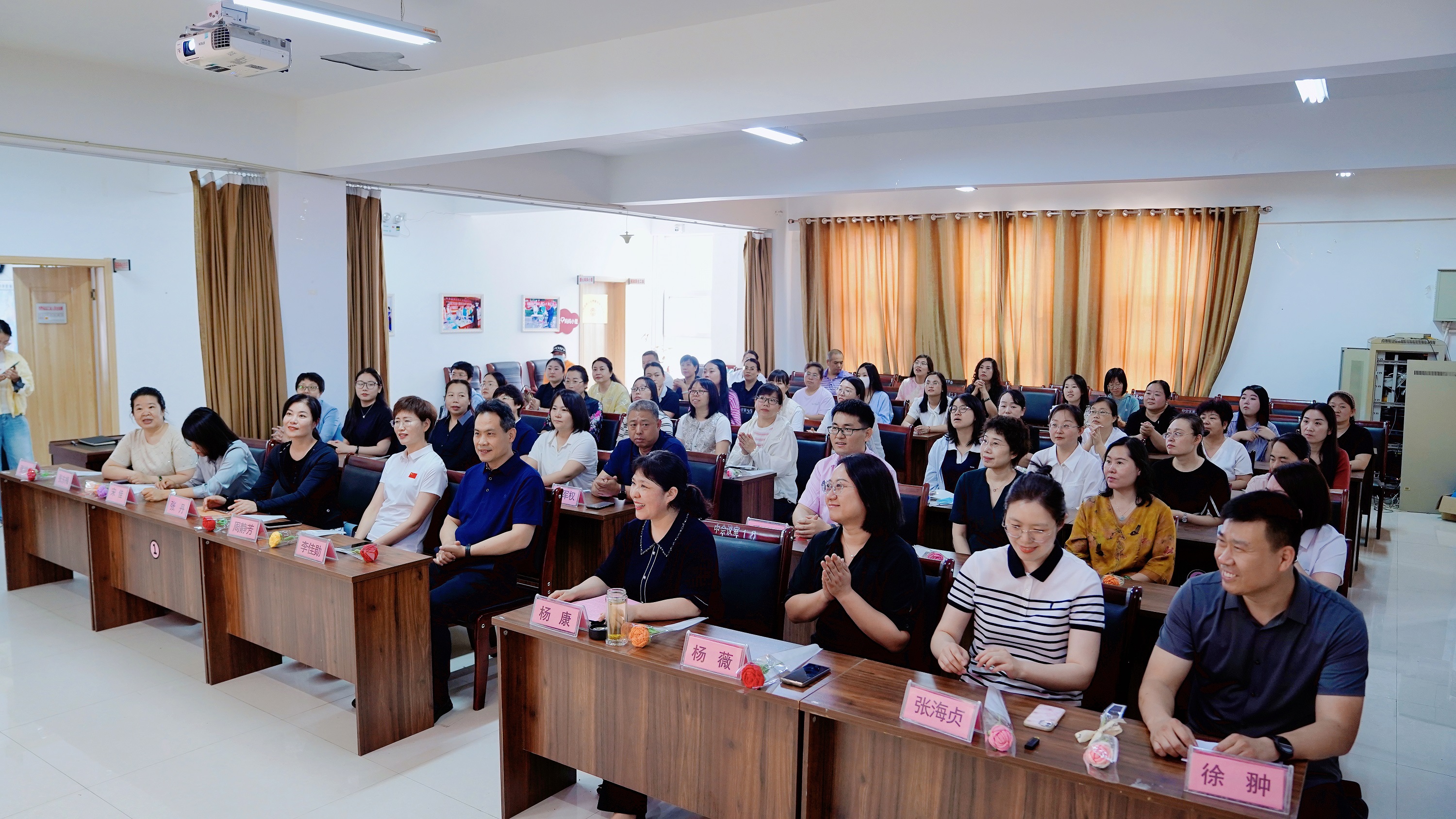 保定博野：举办巾帼志愿公益讲堂暨义诊活动_fororder_2