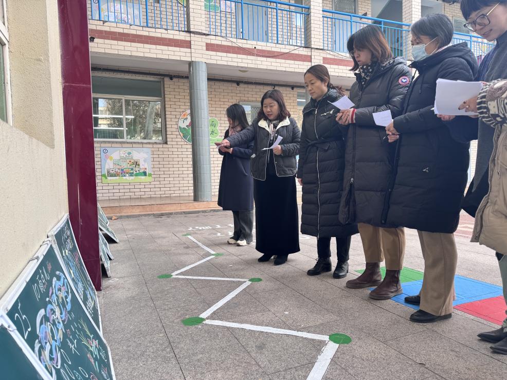 石家庄市西里小学：“粉笔生花”板书尽显教学魅力