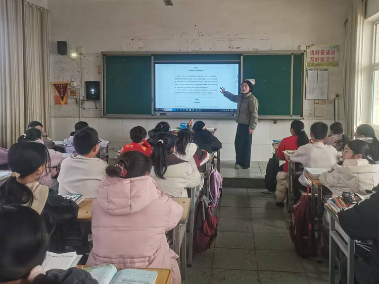河北唐县：法治润童心 规则伴成长_fororder_老师讲解法律知识