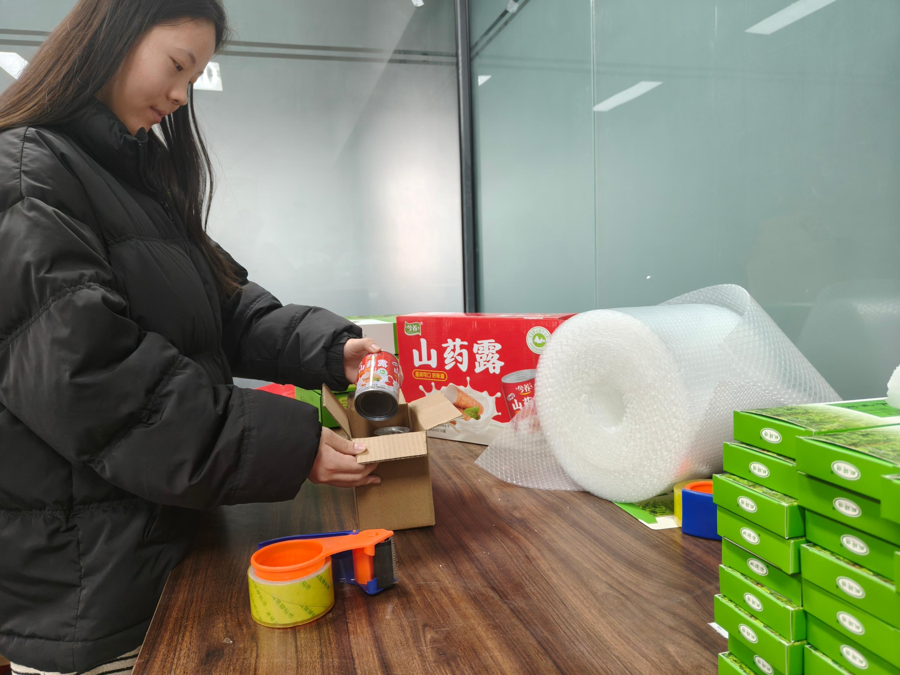 河北蠡县：电商赋能乡村振兴 传统产业“焕新生”_fororder_0003