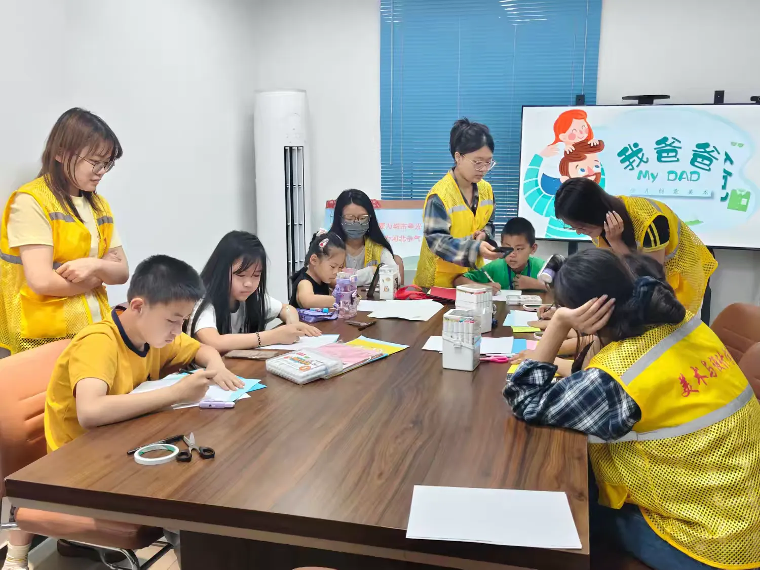 裕华区文河社区开展“画笔绘父爱 童心颂亲情”父亲节主题活动​_fororder_图片 1
