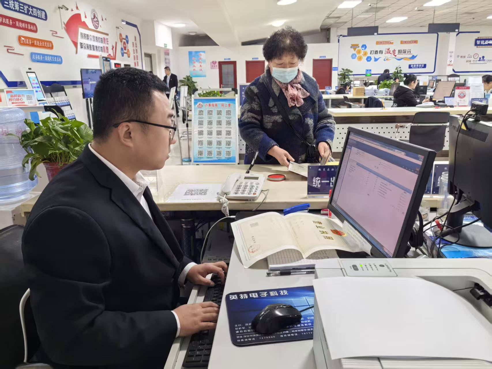 图片默认标题_fororder_高效率办成一件事 摄影 耿倩倩