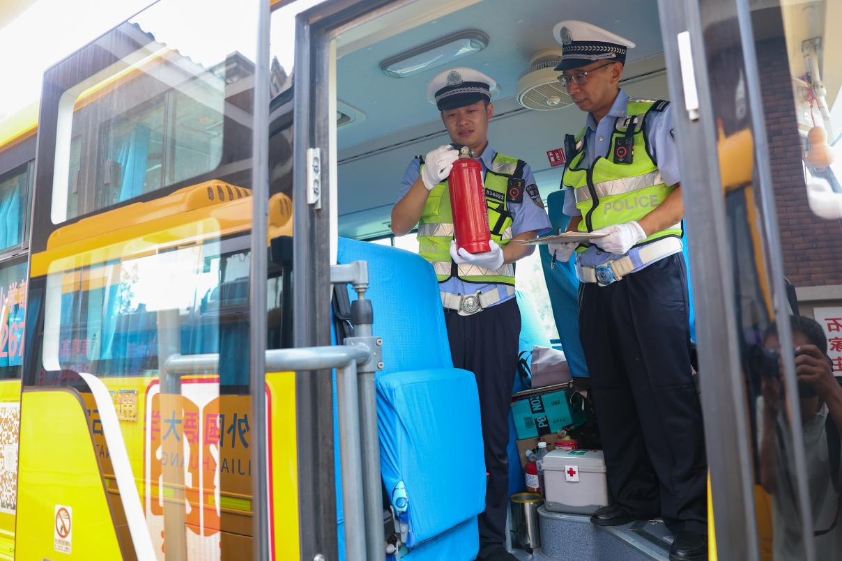 石家庄市鹿泉区：开学前 校车 “赶考” 安全关_fororder_图片3