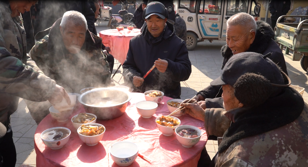 河北曲阳：粥暖腊八传古韵 情系桑榆绘新篇_fororder_图片 3