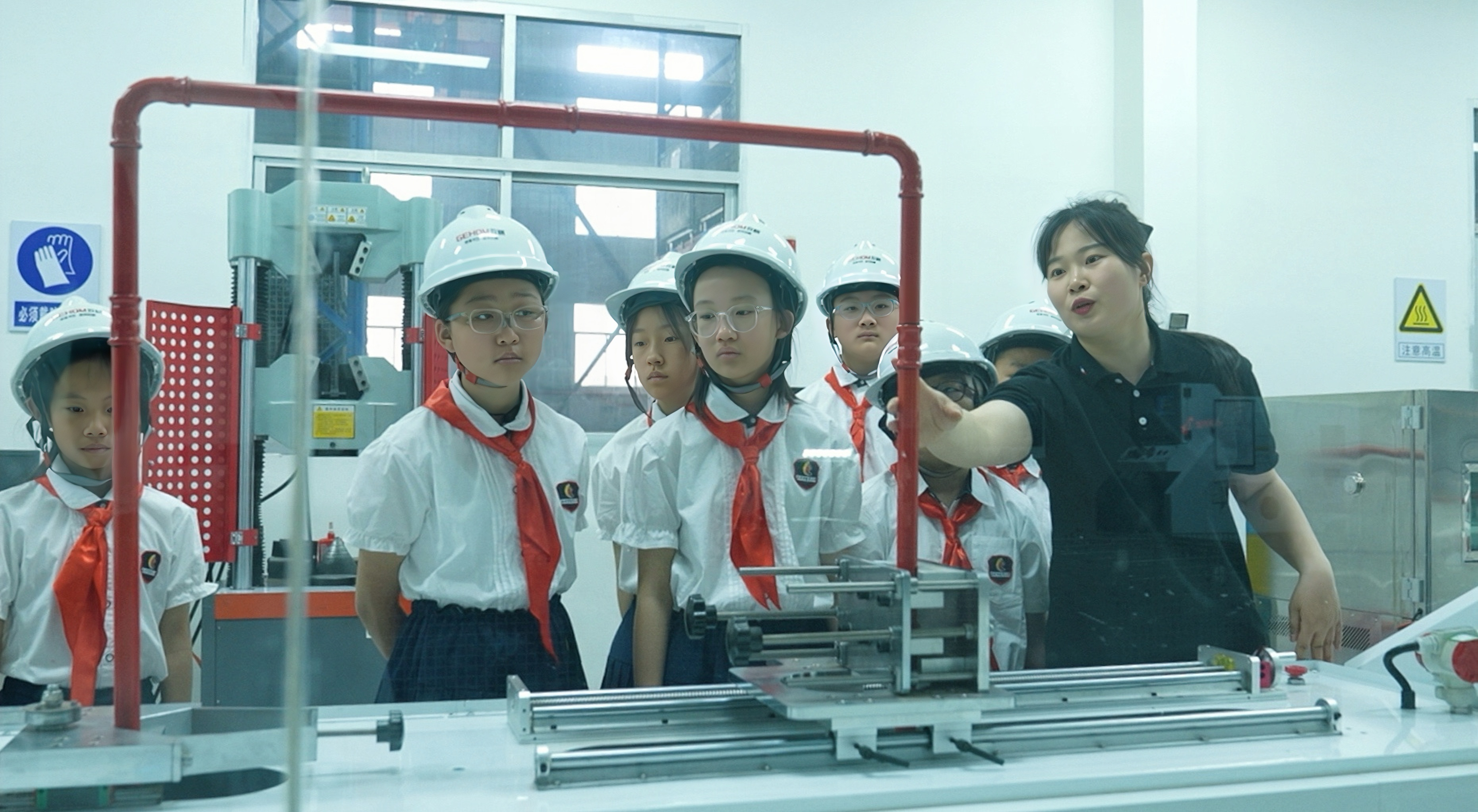 沧州市新华区：探秘工业智造 培育时代新人_fororder_探秘工业智造 培育时代新人3
