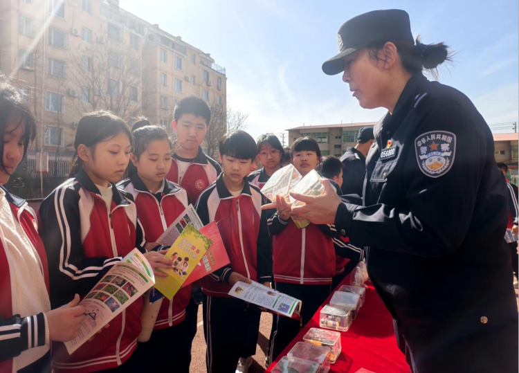 河北泊头校园吹响禁毒“集结号” 共筑青春“防毒墙”_fororder_图片1