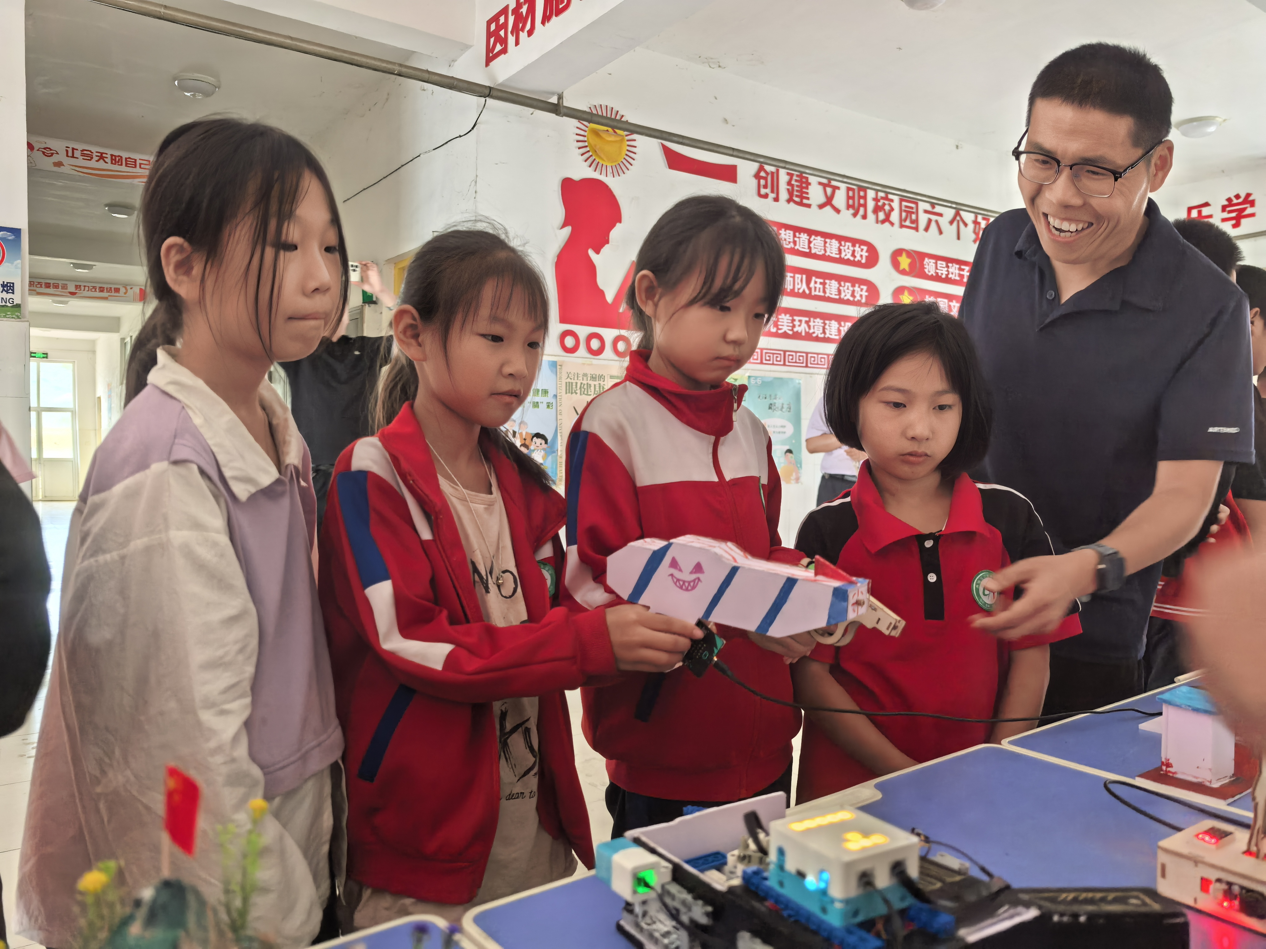 保定市满城区：科学防治美国白蛾 让公园绿意永驻_fororder_满城区“文明润心 声入万家”科普进校园主题活动现场 摄影 陈璐
