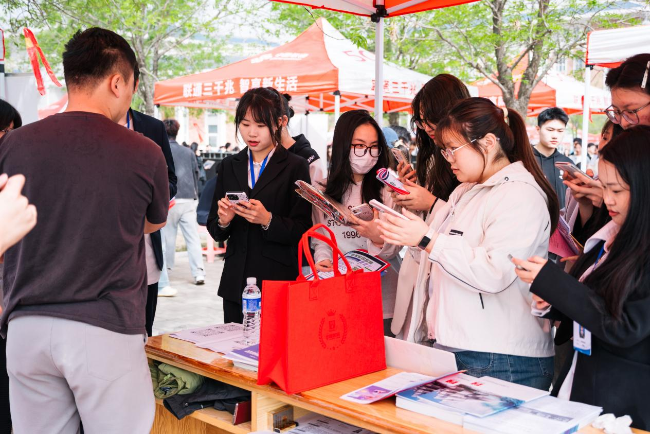 河北农业大学渤海校区2025年春季就业双选会成功举办_fororder_图片2