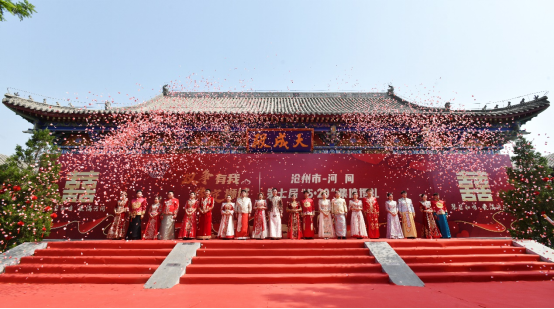 河北河间25对新人举行集体婚礼_fororder_20250520河北河间25对新人举行集体婚礼531