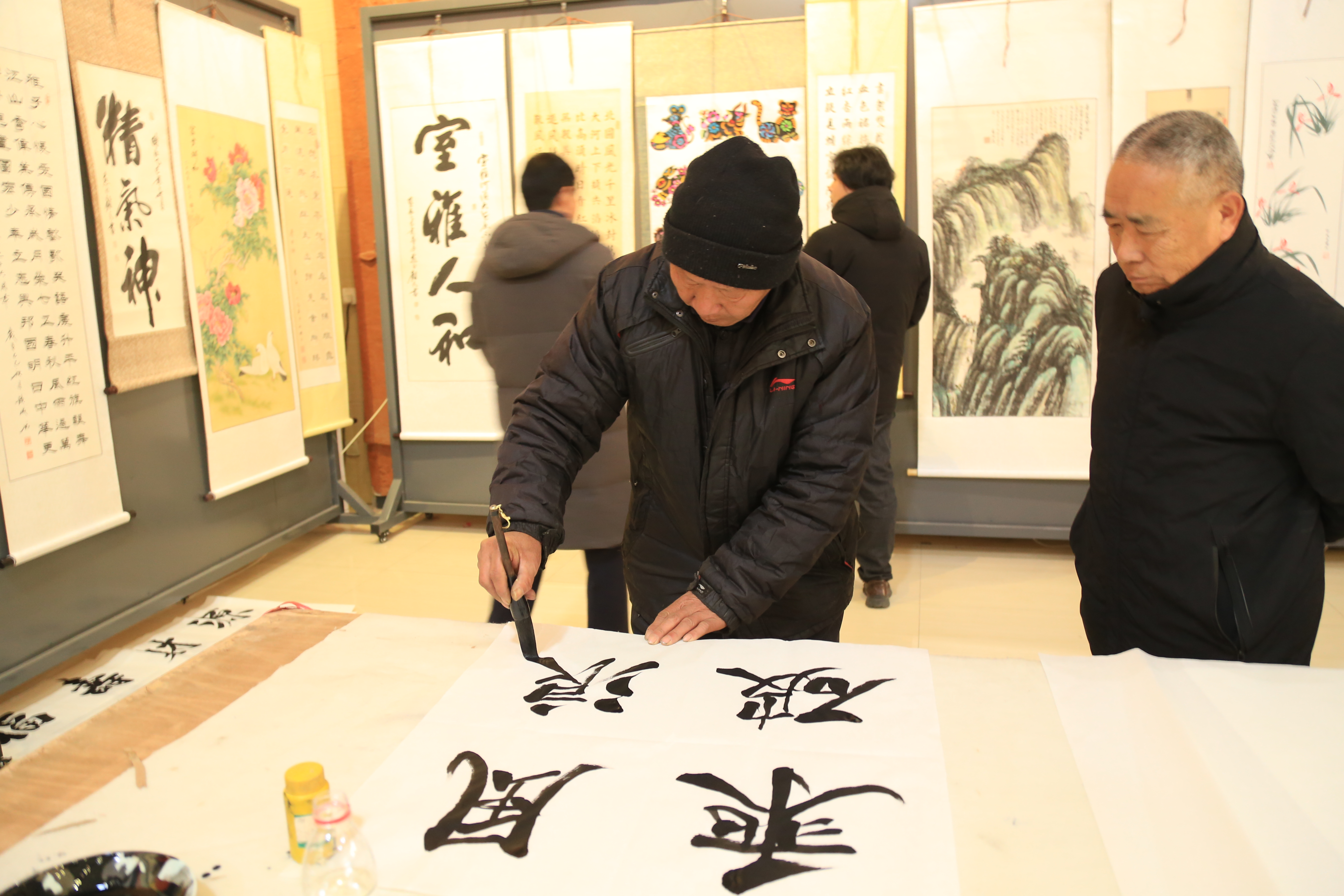 河北蠡县迎新春大型书画展为群众送上 “文化大餐”_fororder_0003 (1).JPG