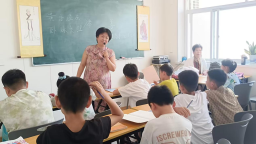 河北泊头爱心托管为户外工作者子女送上“暖心守护”