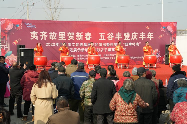 图片默认标题_fororder_图为轩辕战鼓表演。张泽慧摄