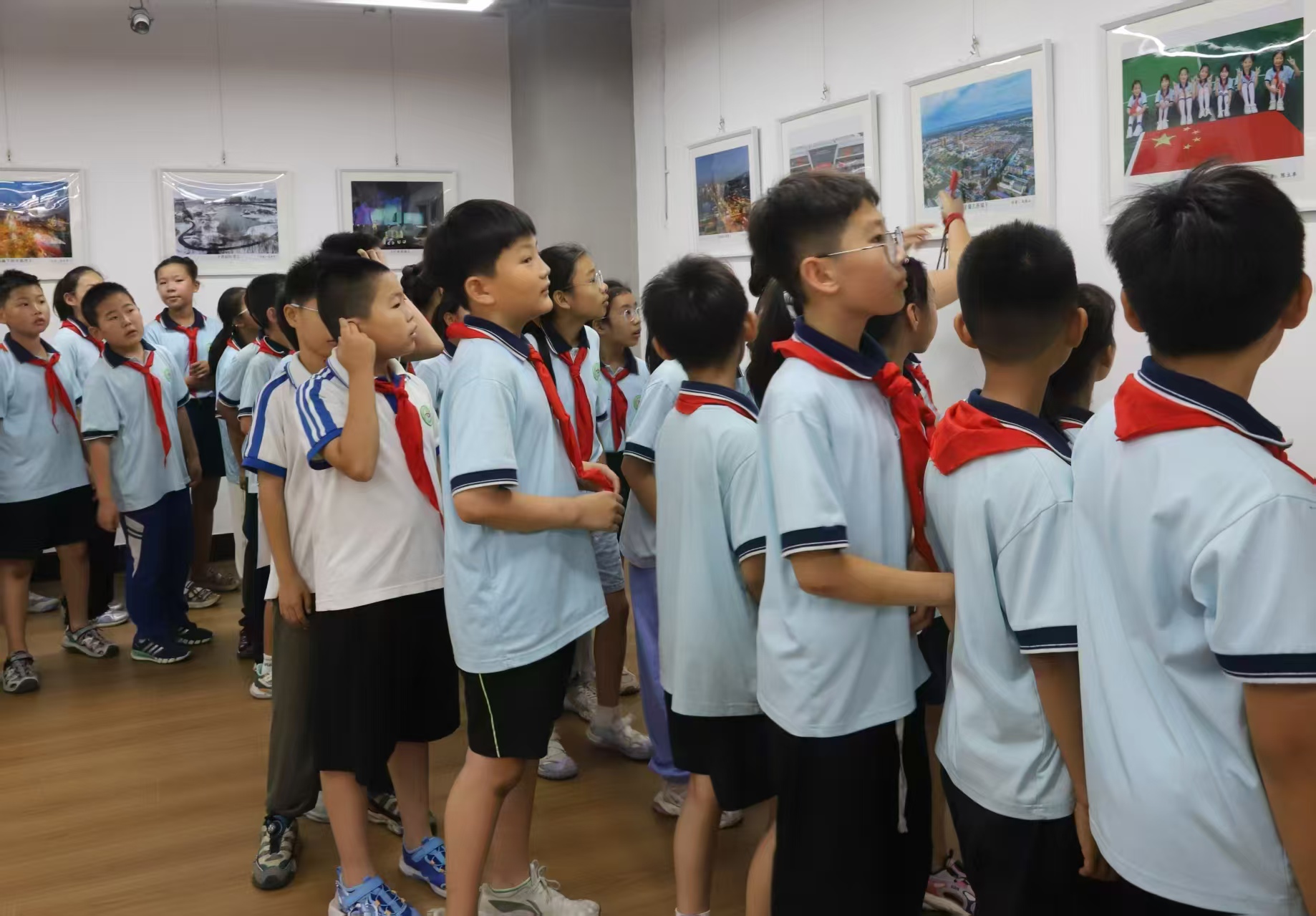 高碑店市举办摄影展 铭记抗战历史 展现时代新貌_fororder_微信图片_20250627153456