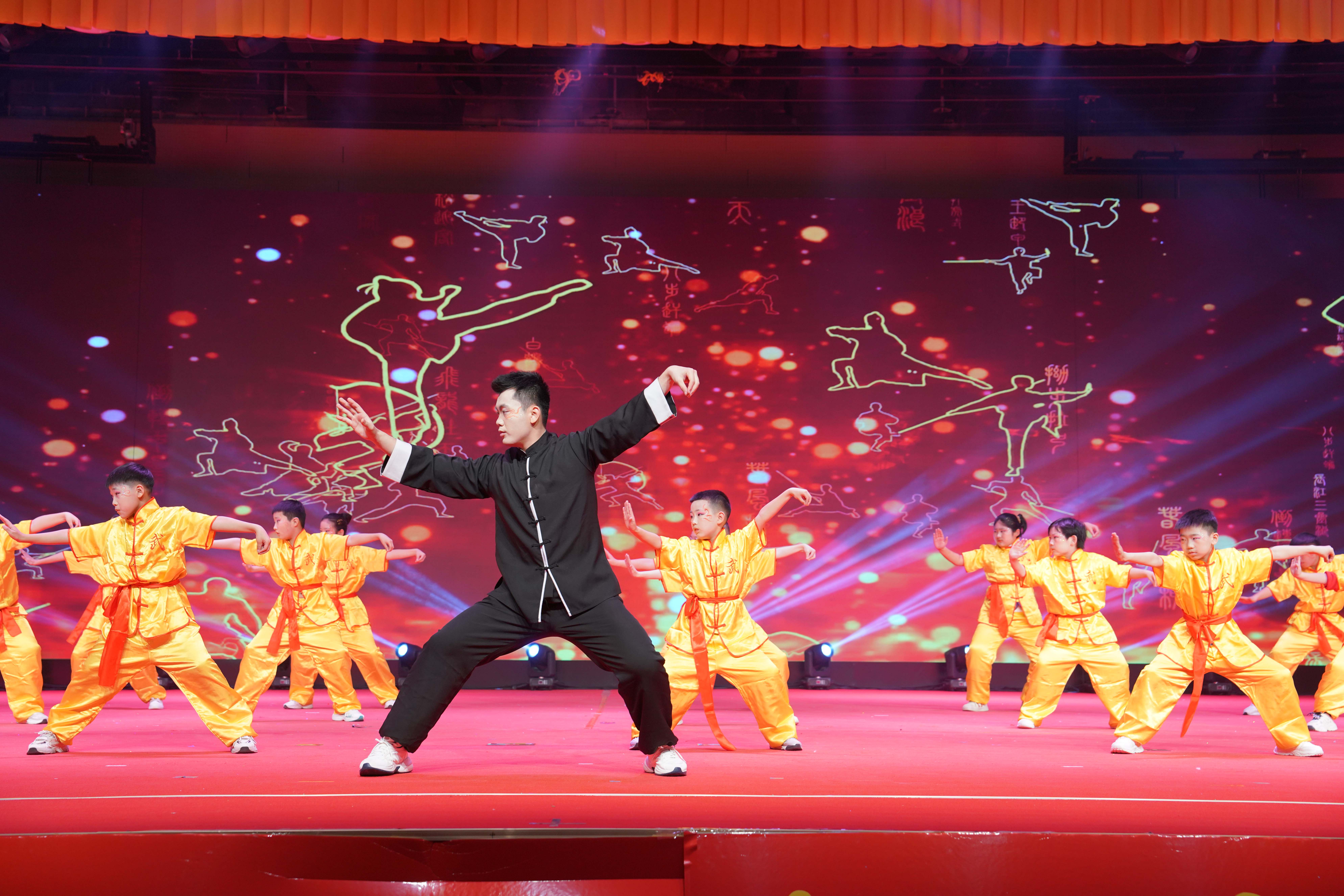 图片默认标题_fororder_武术表演《冀武少年 壮志凌云》。摄影 王磊