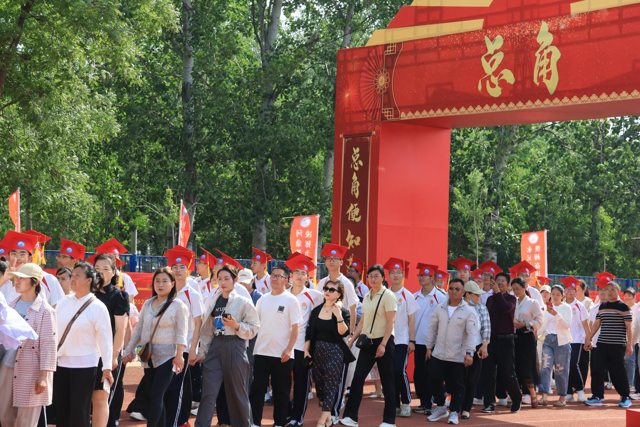 河北泊头：青春跃动十八岁  责任在肩赴新程_fororder_图片2