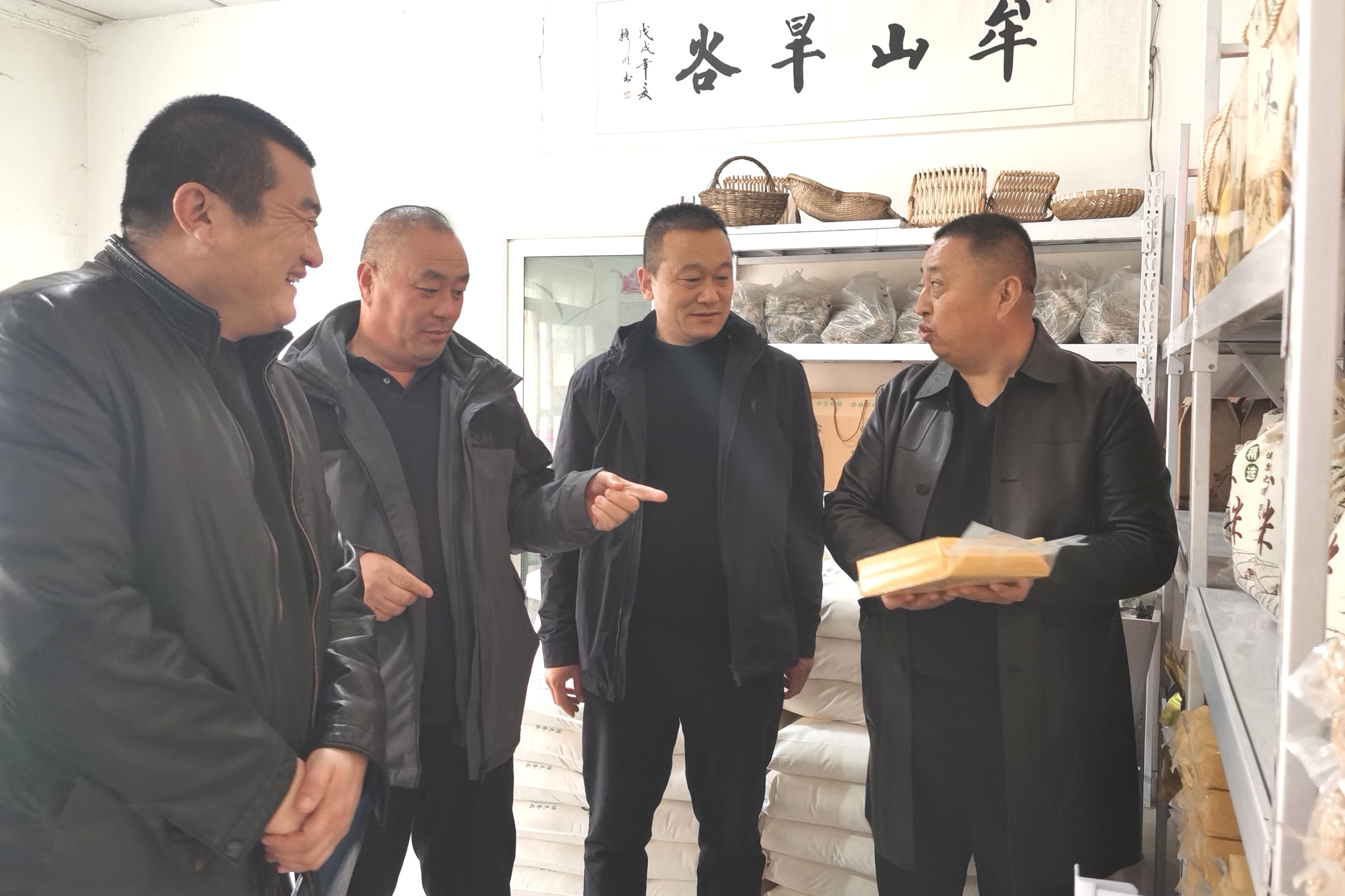 保定徐水区：合作社年货丰 村干部促销忙
