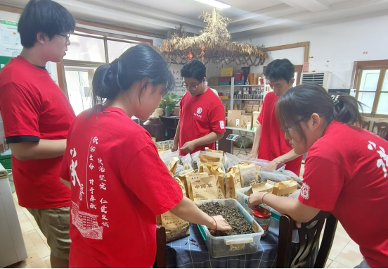 河北沧州：暑假在田间地头寻找青春答案_fororder_河北沧州：暑假在田间地头寻找青春答案811