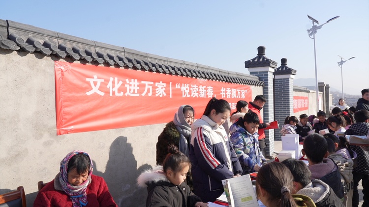 河北迁安开展“阅读新春 书香飘万家”送书进乡村活动