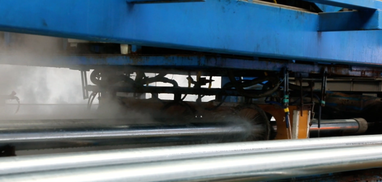 河北迁安正大通用钢管：新年开局启新程 满产冲刺“开门红”_fororder_迁安正大通用钢管有限公司生产车间一派繁忙。郭强  摄