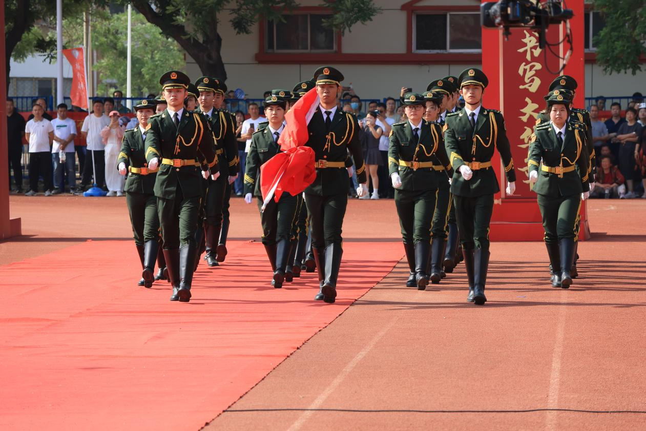 河北泊头：青春跃动十八岁  责任在肩赴新程_fororder_图片1