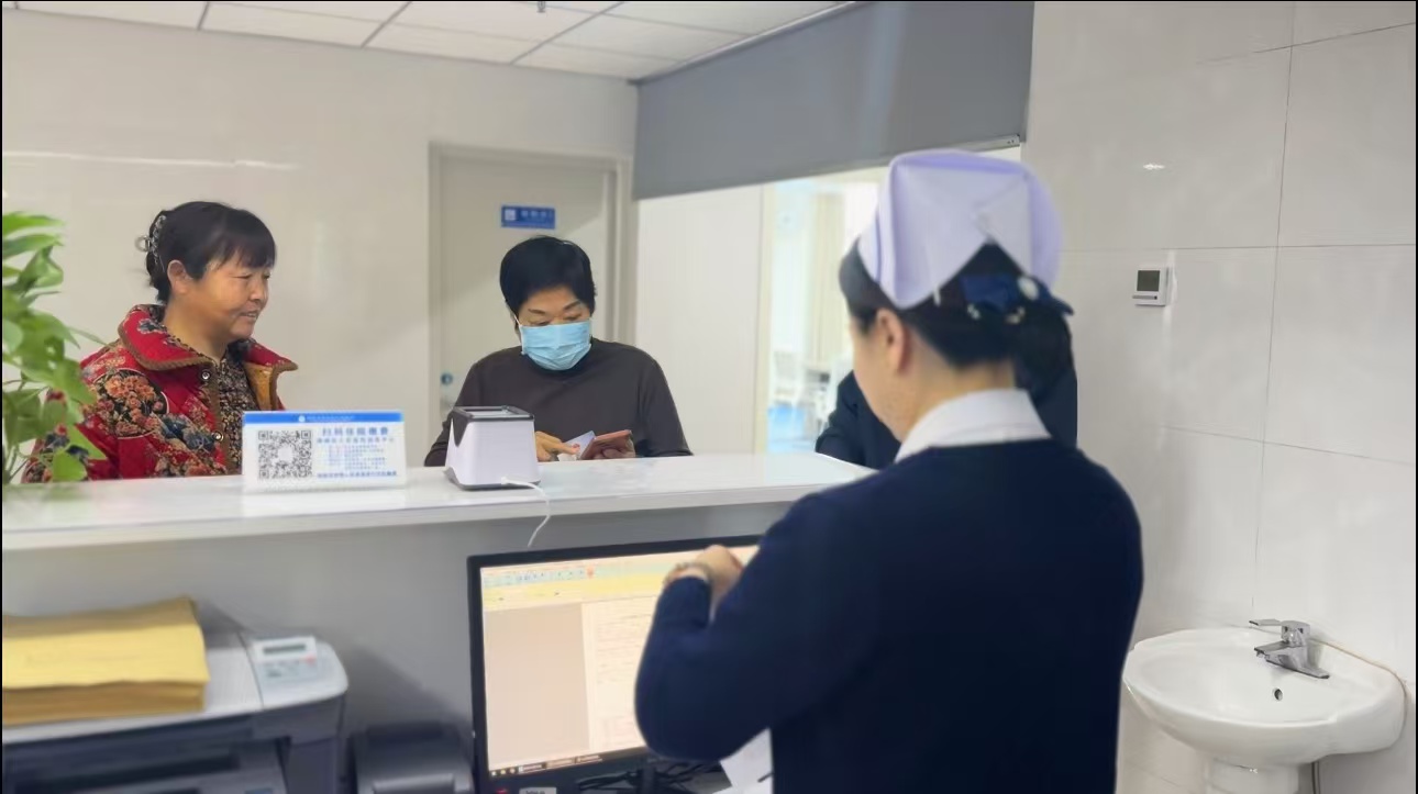 保定市满城区：一站式“床旁结算” 让患者“零跑腿”