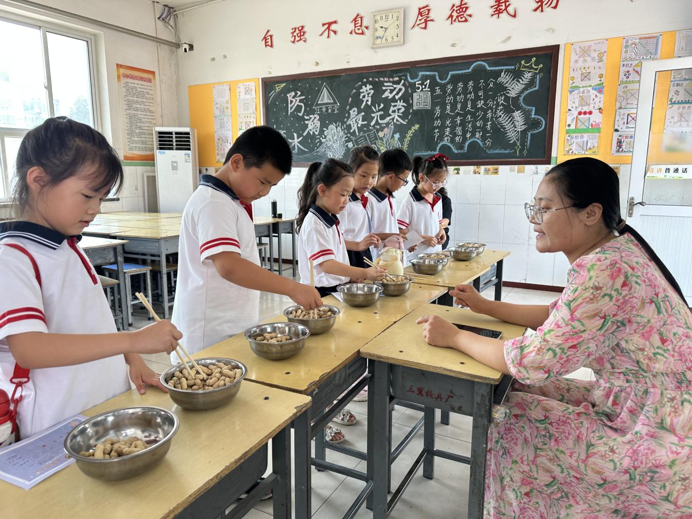 河北东光：童心无“纸”境 精彩趣无“笔”_fororder_图片3