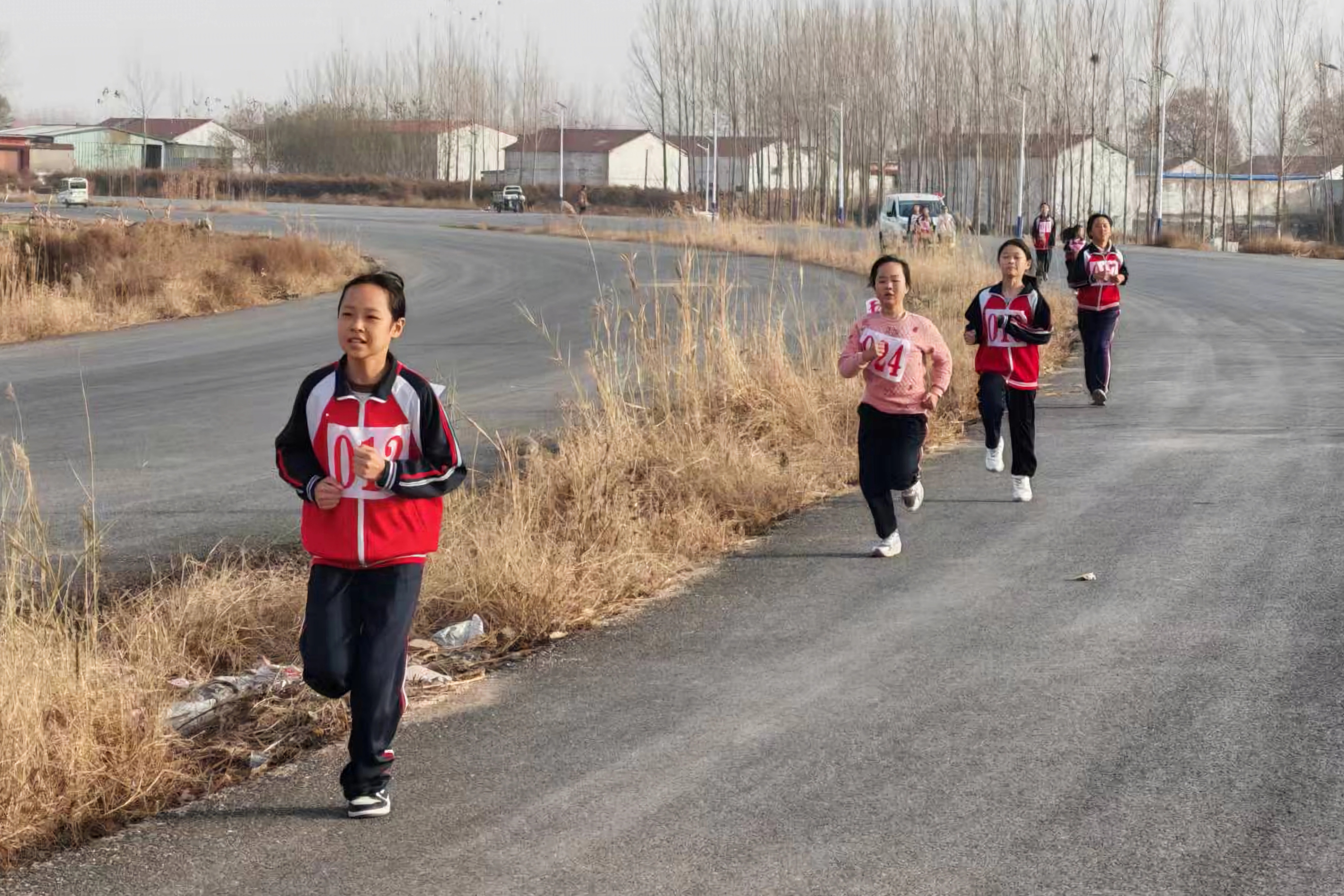 河北孟村：少年逐风展英姿 冬季越野赛火热开跑_fororder_image003