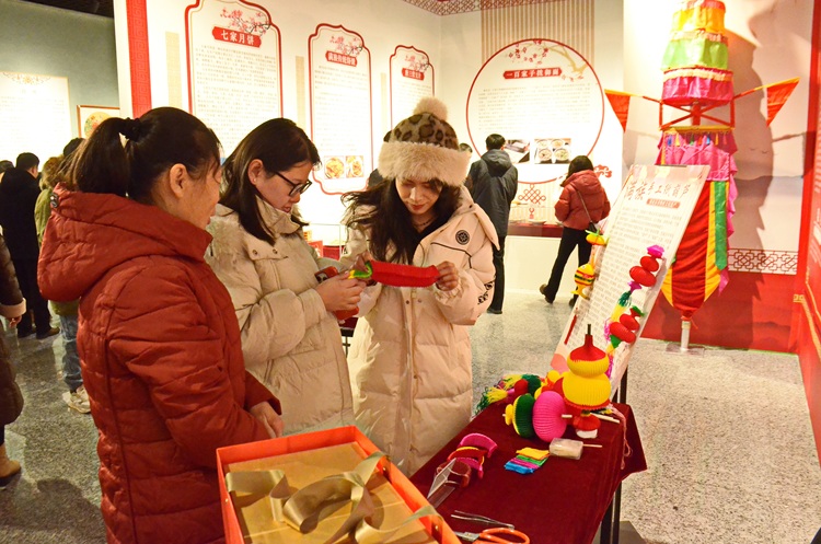 河北隆化举办首届非物质文化遗产展