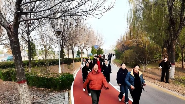 保定博野：举办职工健步走活动_fororder_1