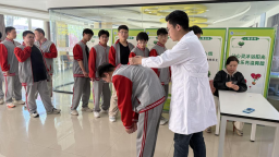 守护青春脊梁 筑牢健康防线——唐县人民医院开展脊柱侧弯筛查进校园活动