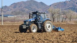 河北遵化：新型农机进田间 惠农政策润农耕