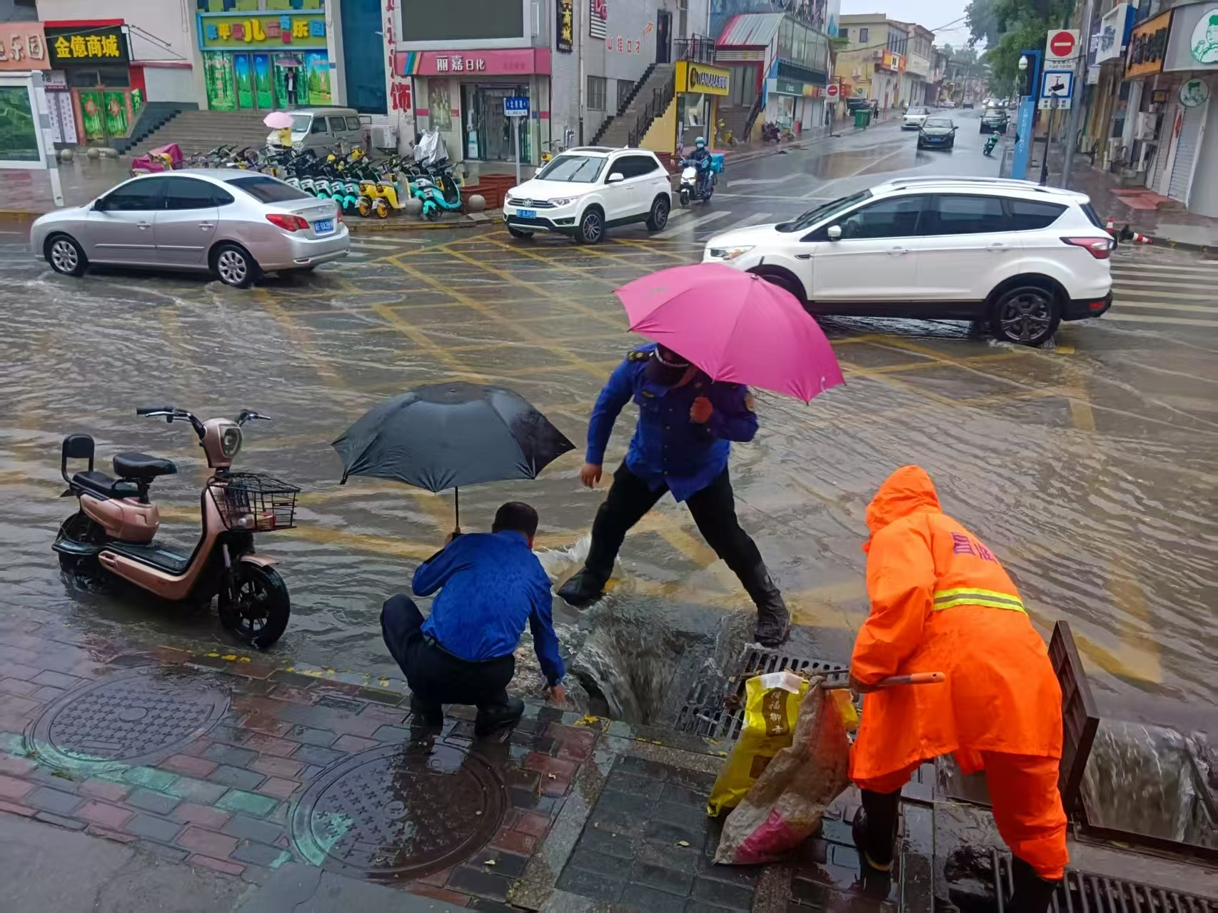 河北阜平：筑牢排水防线 保障道路畅通_fororder_图片 1