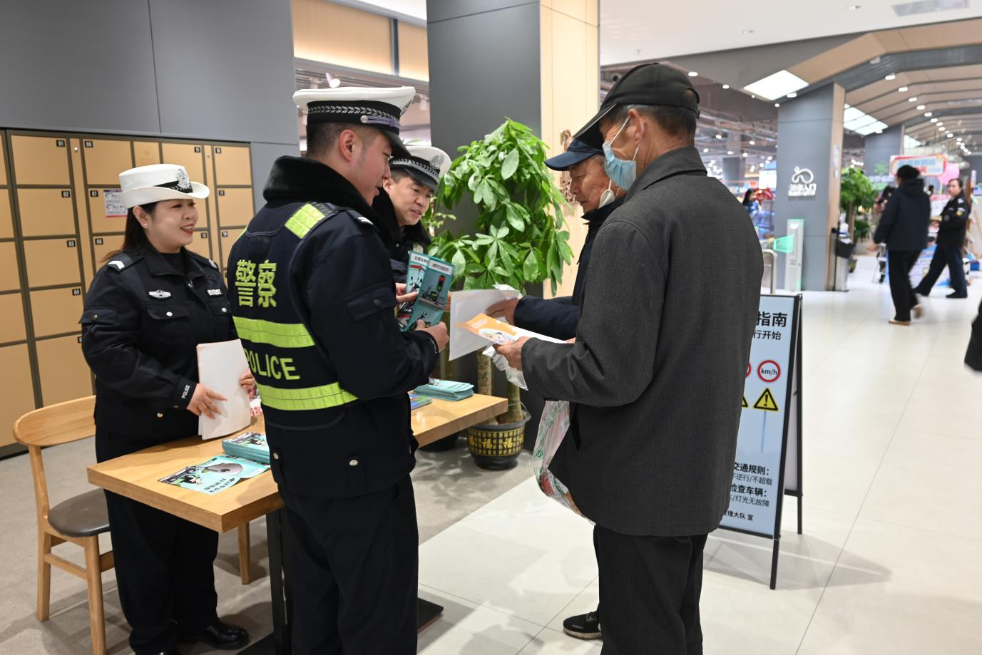 保定徐水：联动治违停 城市提品质_fororder_图片 2