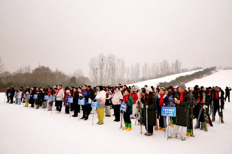 图片默认标题_fororder_满城区冰雪嘉年华暨第六届冰雪运动会启幕 摄影 陈占良