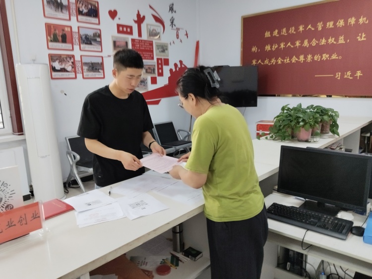 河北平泉面向退役军人开展防范非法集资宣传活动_fororder_3