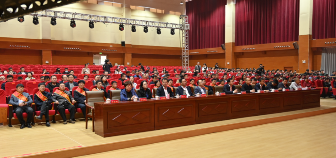 盐山县举行庆祝中华全国总工会成立100周年暨英模报告会_fororder_盐山县举行庆祝中华全国总工会成立100周年暨英模报告会1