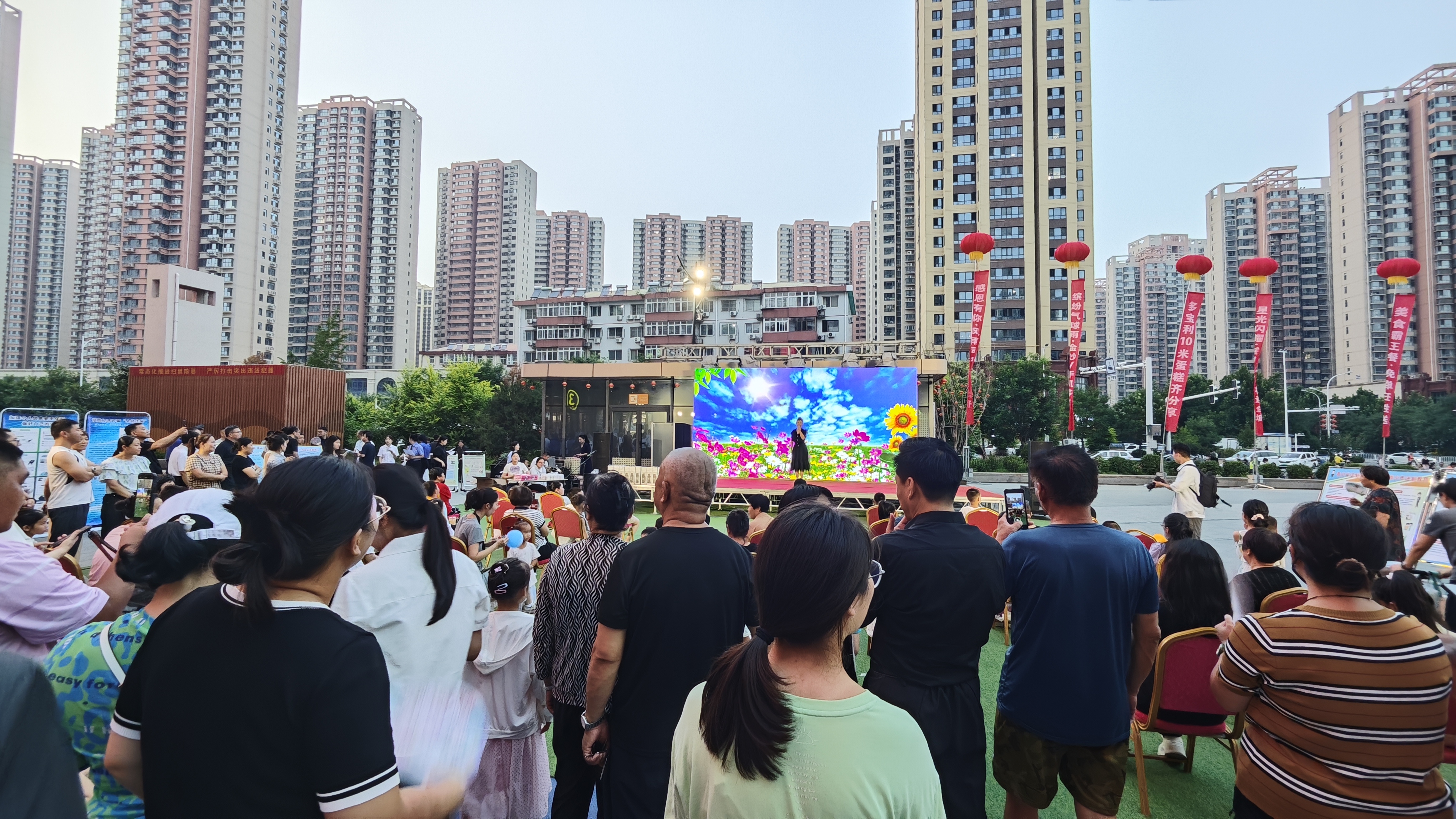 遵化市举办“军民共建平安城市暨法治宣传教育”活动_fororder_图为遵化市举办“军民共建平安城市暨法治宣传教育”活动现场 许昊摄 (2)