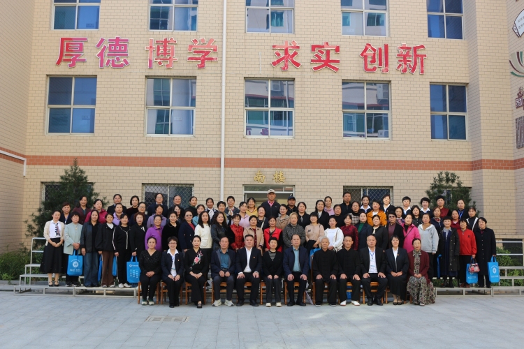 保定市满城区：银龄结业续新篇 终身学习绽芳华_fororder_全体学员合影 摄影 崔跃骞