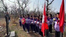 河北遵化：清明祭英烈 少年传薪火