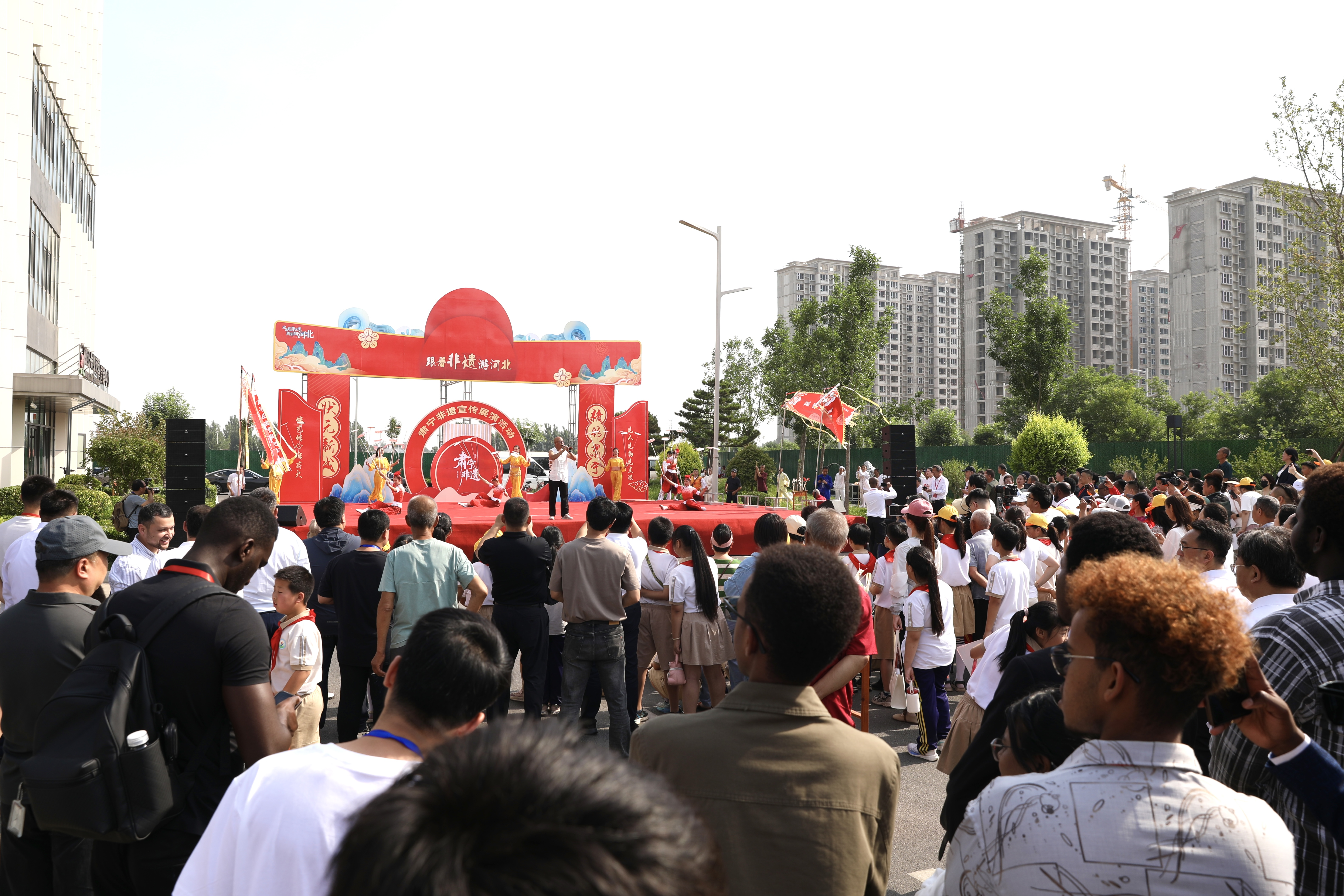 千载非遗邂逅“超级仓” 河北肃宁文化盛宴预热跨境电商盛会_fororder_图片1