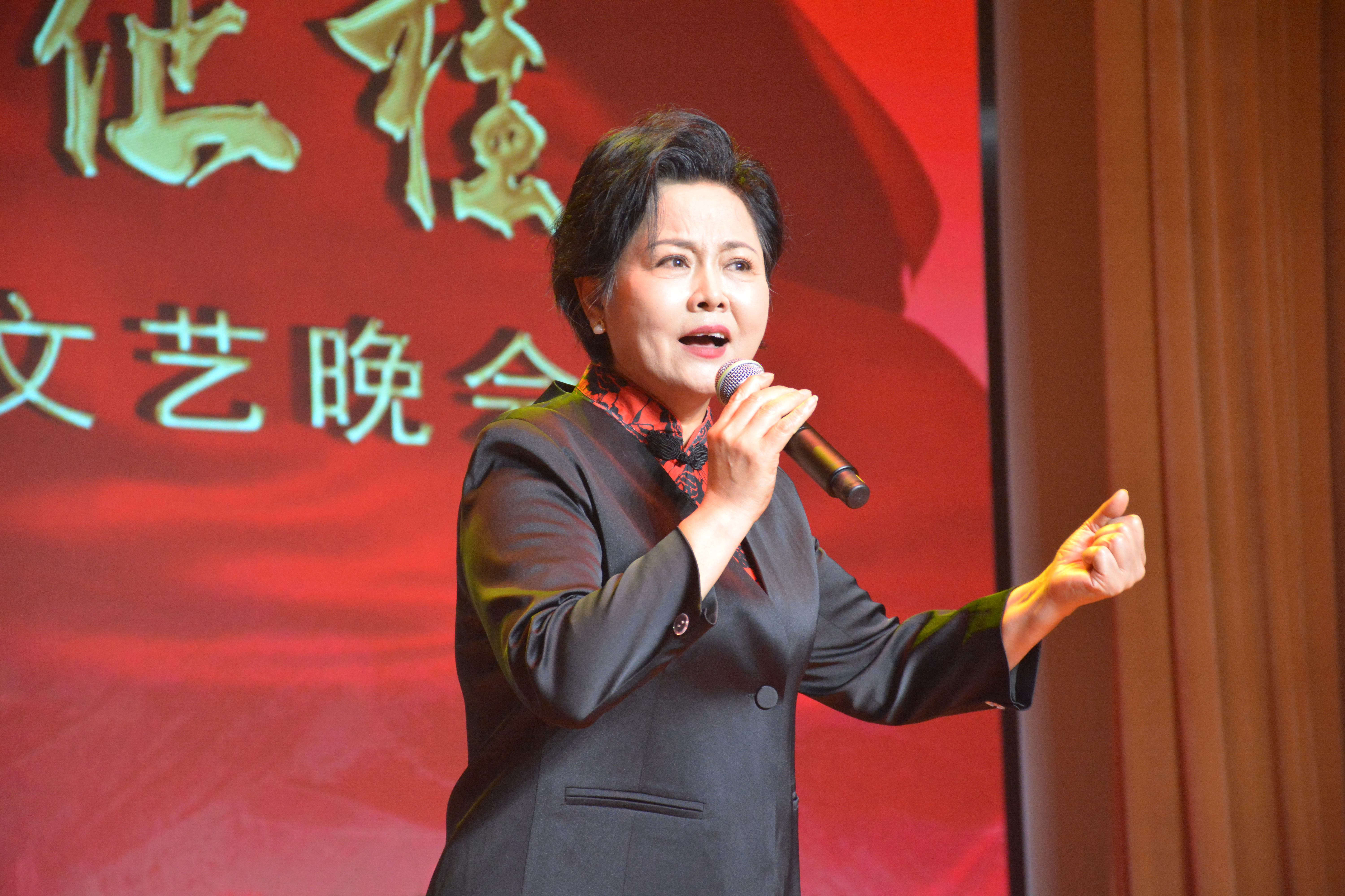 河北献县：红心向党颂华诞 文艺盛演奏强音_fororder_图片2