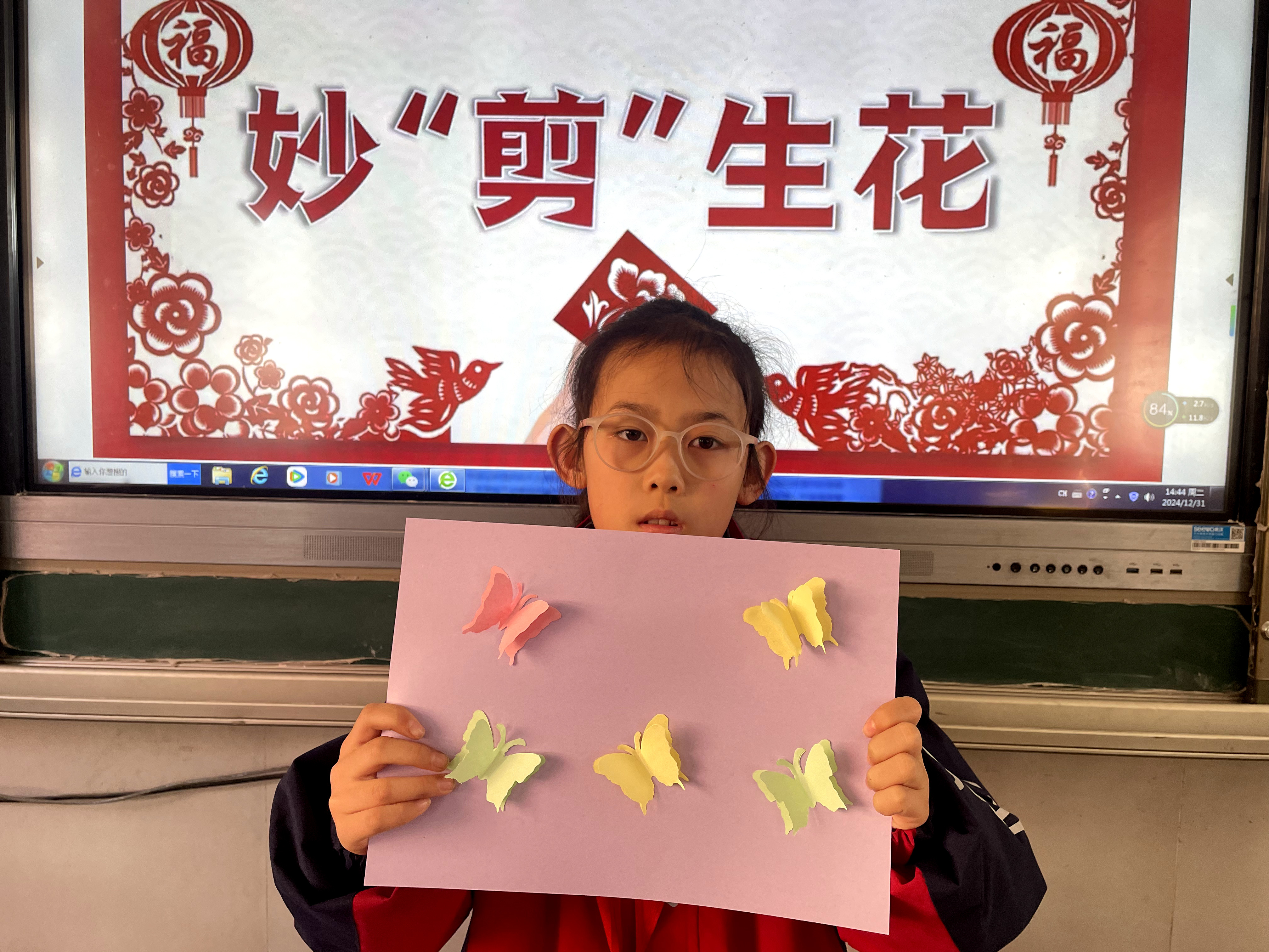 河北唐县：“妙剪生花”展风采